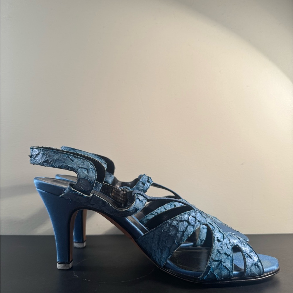 Chic Blue Textured Heels